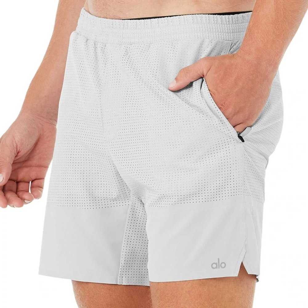ALO Yoga 7" Traction Short (Titanium) Size: L